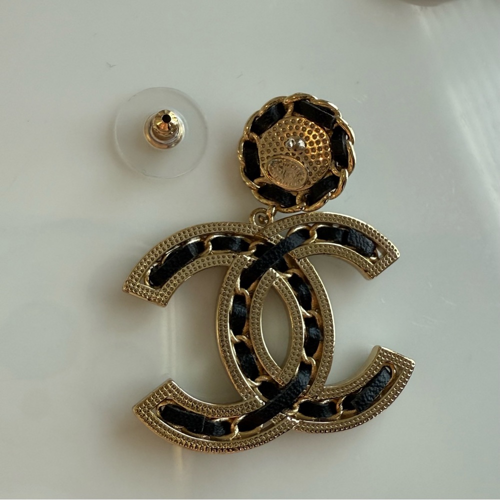 Chanel CC Logos Round Leather Dangle Pearl Earrings Gold Tone Authentic with Box - Picture 4 of 10